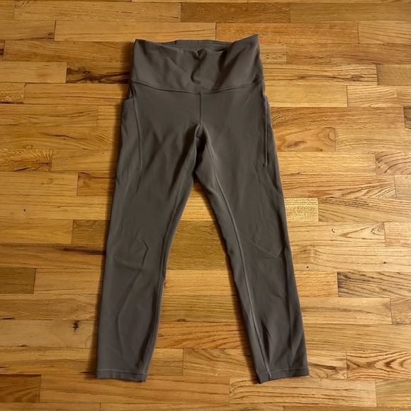 Lululemon Wunder Train High-Rise Crop with Pockets 23" size 8 barely worn - Picture 3 of 5